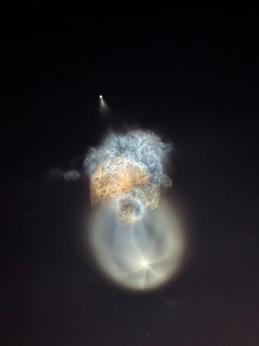Rocket jellyfish photo: CRS-35 · Oct 13, 2026