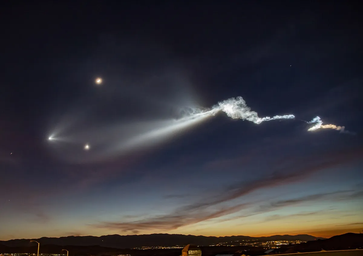 Rocket jellyfish photo: Iridium-4 over Los Angeles · 2017
